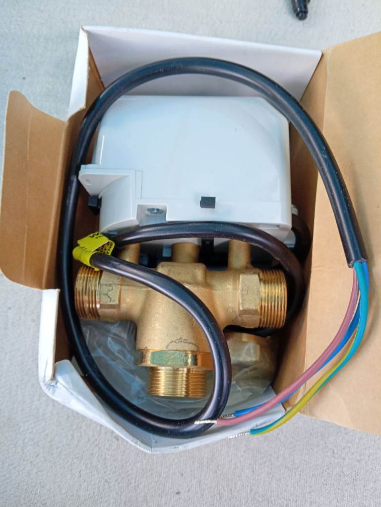 Drayton ZA3/679-3 22mm 3 Port Diverter Valve - New in Box