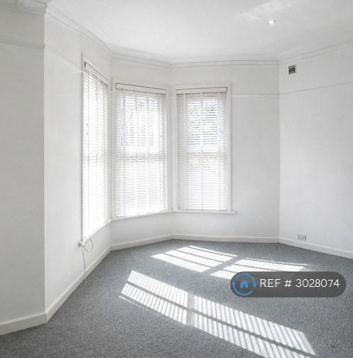 1 bedroom flat in Surrey Road, Bournemouth, BH4 (1 bed) (#3028074)
