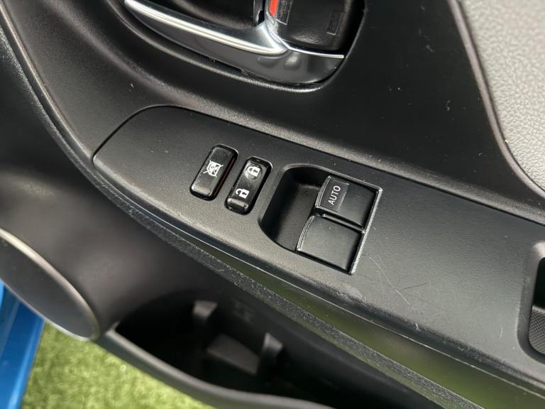 2015 Toyota Yaris 1.33 VVT-i Icon 5dr CVT HATCHBACK PETROL Automatic