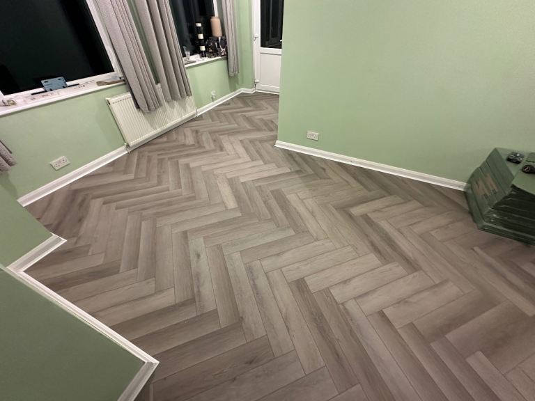 Laminate Herringbone Engineered Wood LVT Flooring Fitter Expert-Tiling-Skirting board Floor Leveling