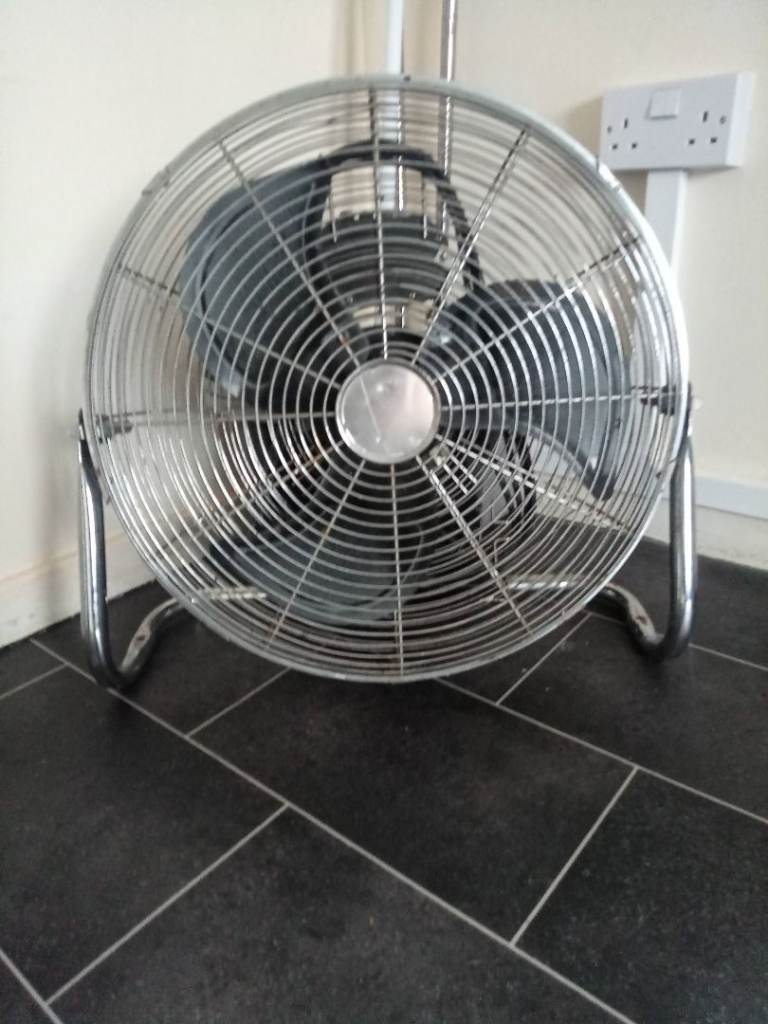 FOCUS 45cm Silver Floor Fan – Good Condition