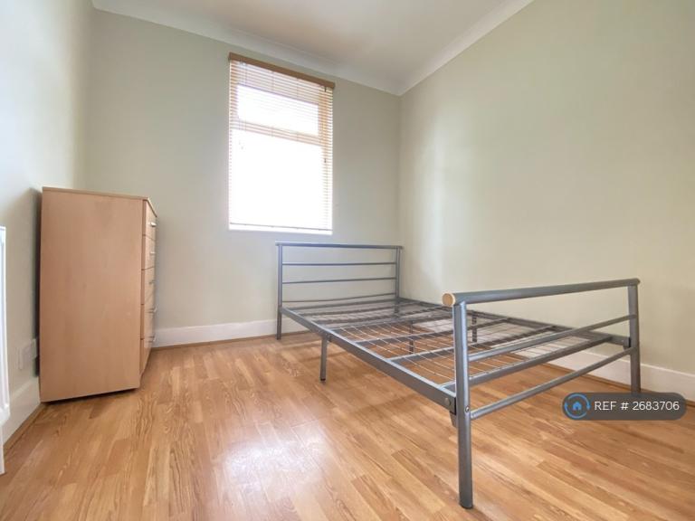 3 bedroom house in Mayville Road, London, E11 (3 bed) (#2683706)
