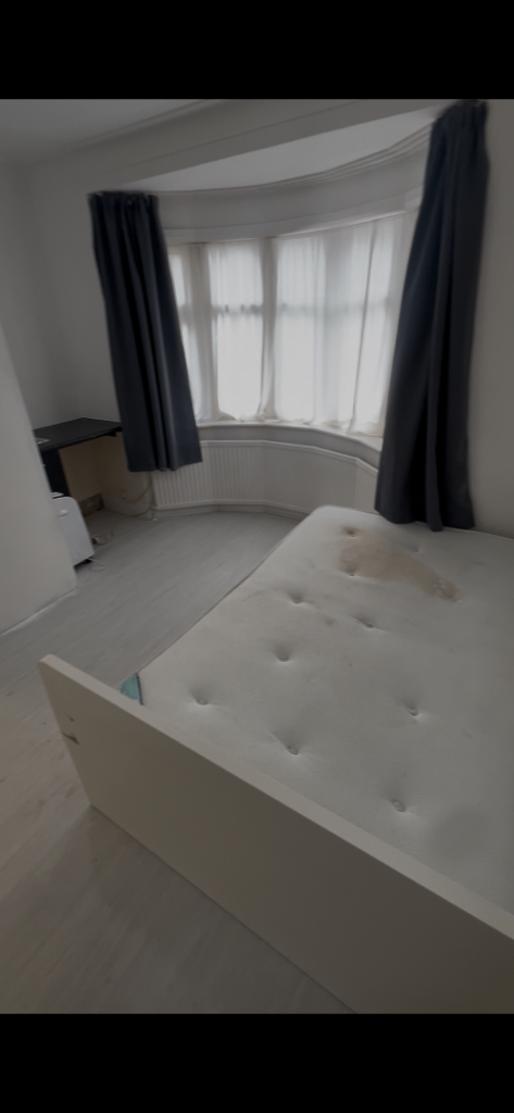 Furnished studio flat Neasden NW10 