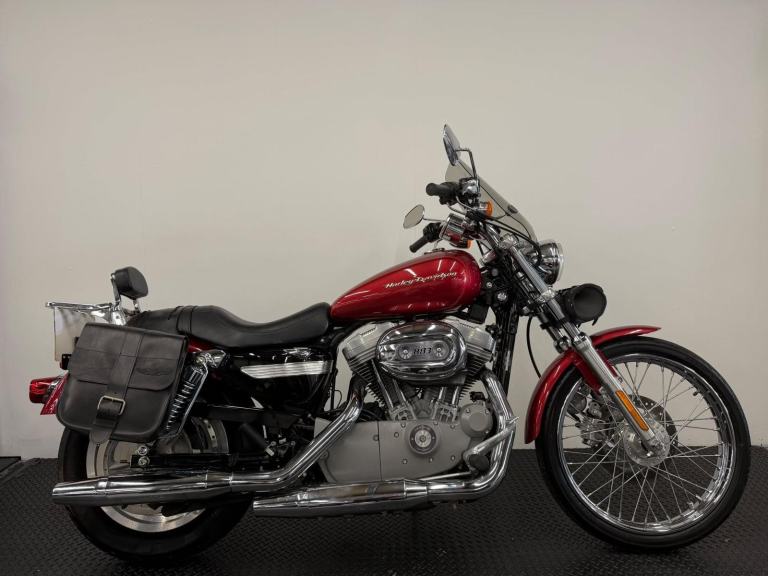 HARLEY DAVIDSON XL883C SPORTSTER ** SISSY BAR - LOW MILES - FORK BAG **
