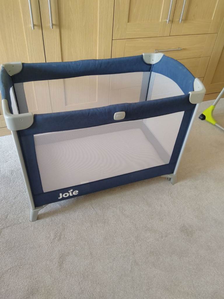 Travel cot