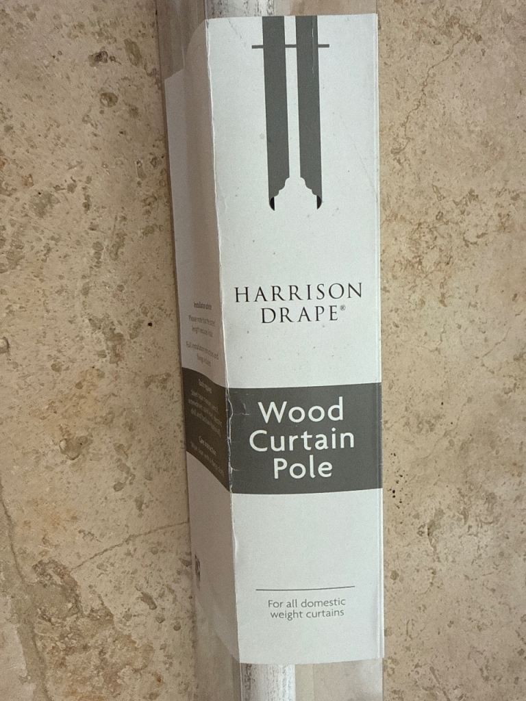 Brand new Harrison drape wood curtain pole 28mm diameter 120 cm long 