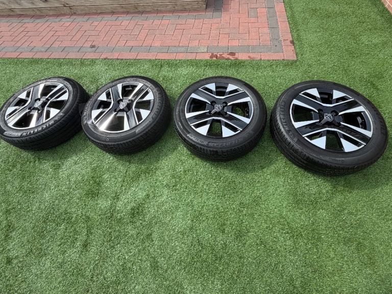Peugeot 208 Diamond Cut Alloy Wheels/Tyres