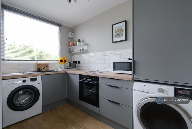 Studio flat in Vauxhall Bridge Road, London, SW1V (#2785080)