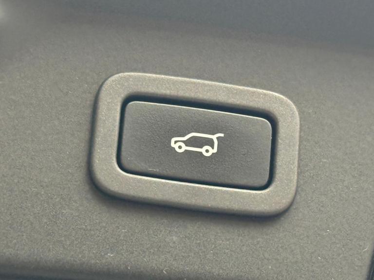 2018 Land Rover Range Rover Velar 2.0 D240 R-Dynamic S 5dr Auto ESTATE DIESEL Automatic