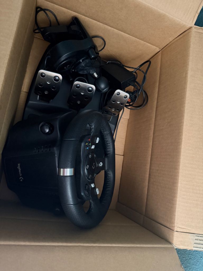 Logitech G920Driving Force Racing Wheel and Pedals – Good Condition