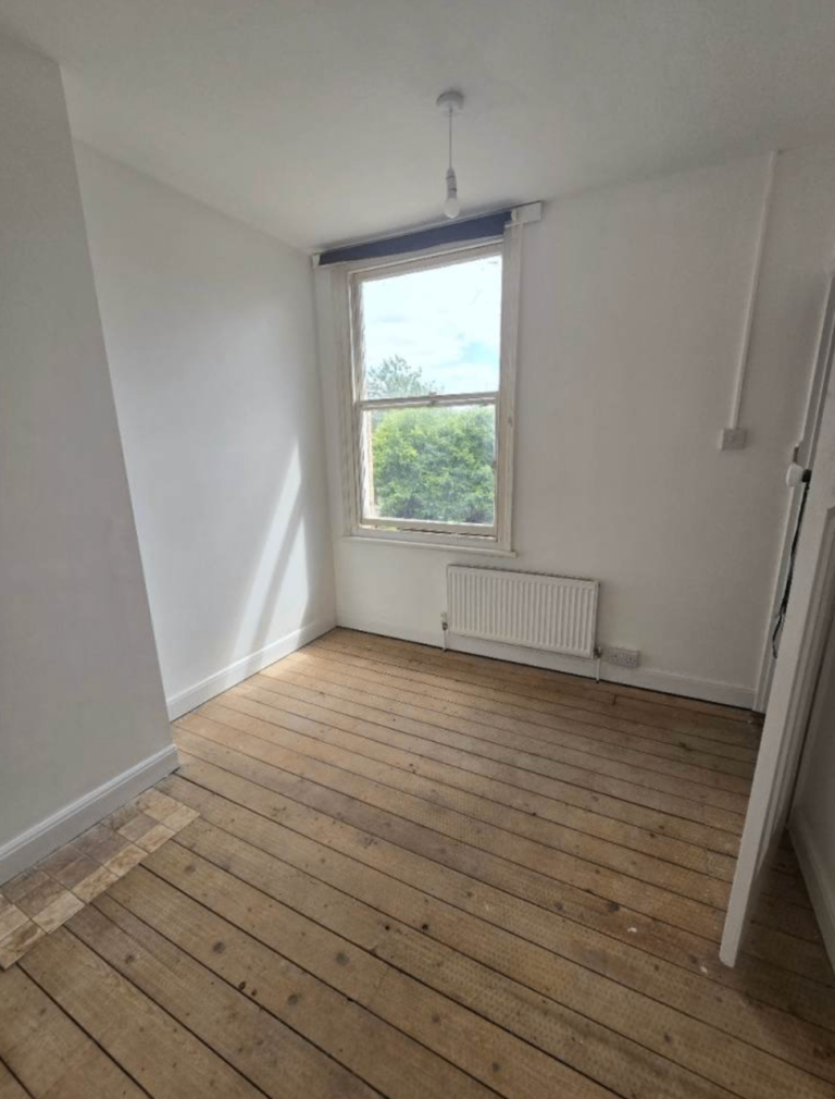 Spacious 3-Bedroom House | Renovated | Fitted Kitchen | Parking | Abbey St, Northampton - NN5