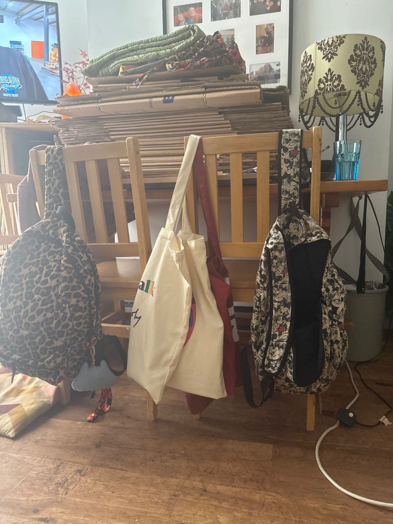 Dinning table & 4 chairs 