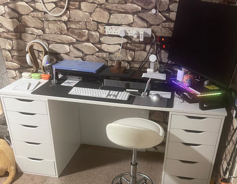 Computer table.