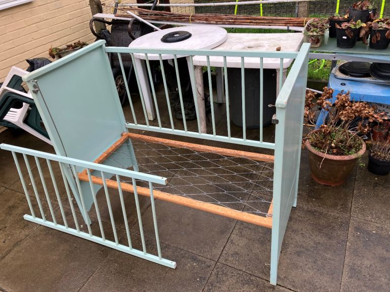 Baby cot 1960 vintage 