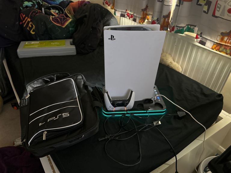PS5 Disc 825GB Bundle – Controller + GT7 + Extras