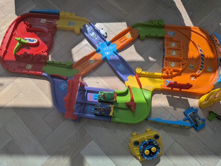 Toot-toot drivers super circuit RC raceway - VTech
