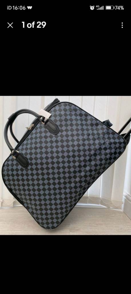 Stylish Grey Checkered Wheeled bag New