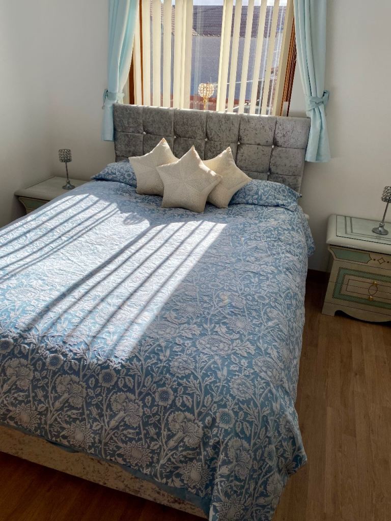  Double bed 🛌 Crushed velvet modern grey bed headboard drawers mattress great condition 