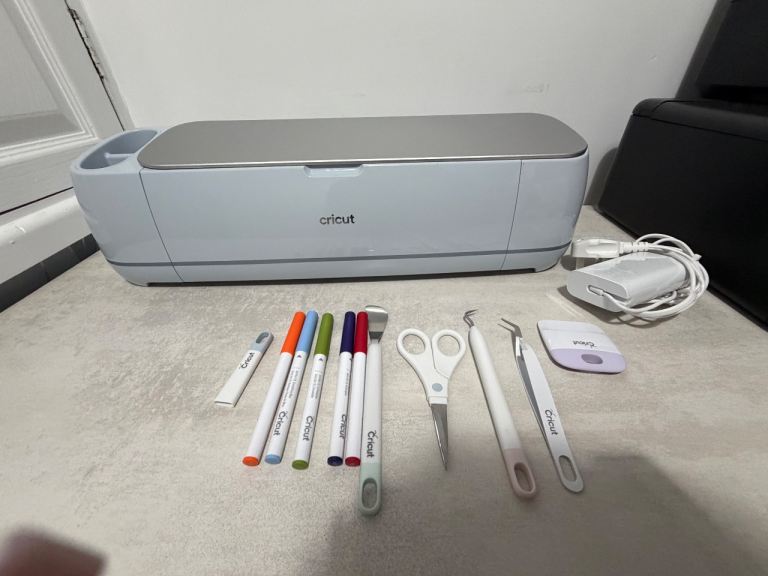Cricut Maker4p & Vinyl – As Good As New
