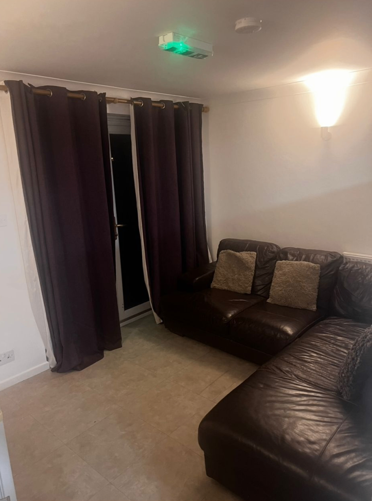 Spacious and Cosy Double Room for Rent in - CO4 3NX