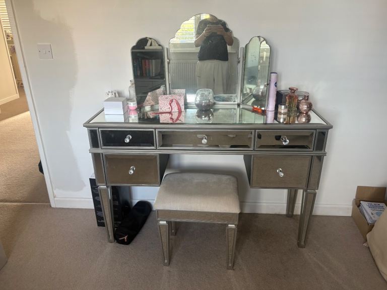 Glass dressing table including mirror and stool
