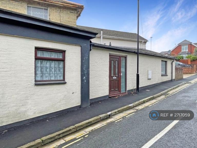 2 bedroom house in Upton Road, Ryde, PO33 (2 bed) (#2717059)