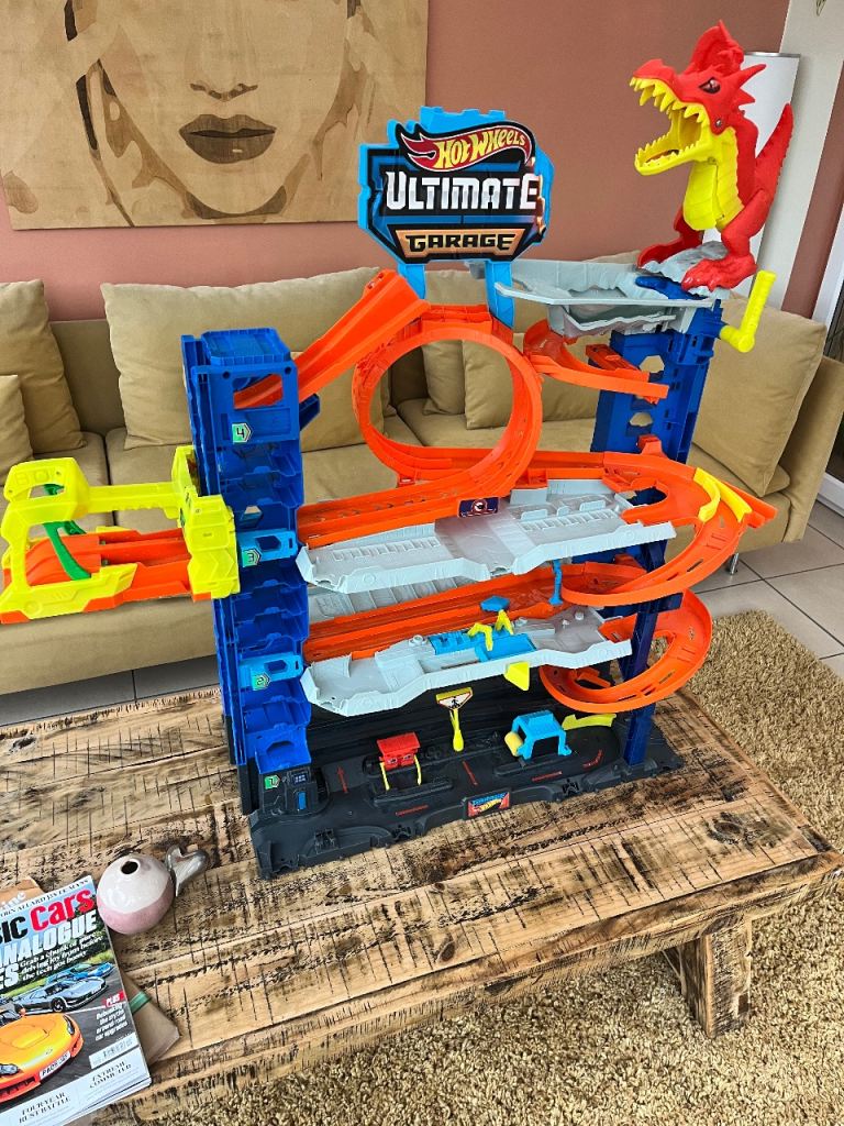Hot wheels garage