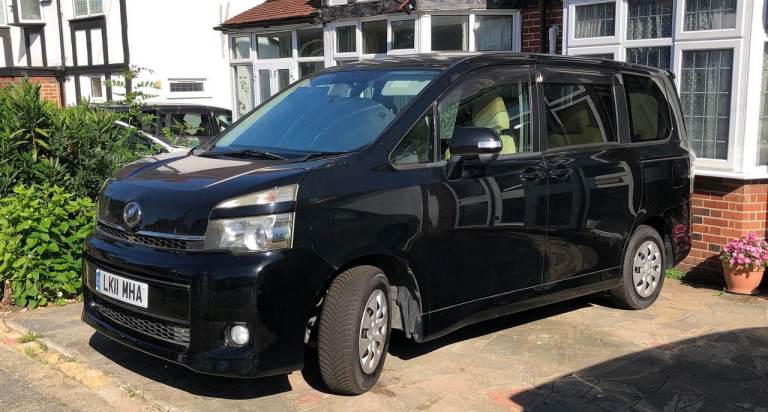 TOYOTA VOXY X-Edition 2011 (Japanese Import) Automatic