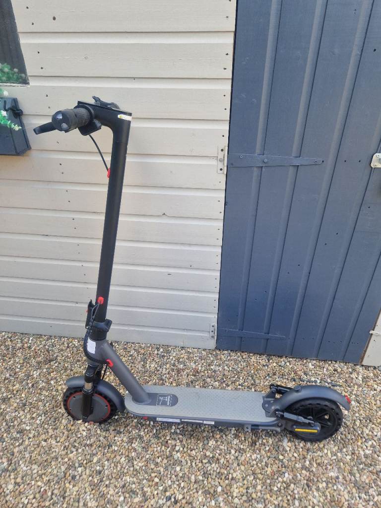 AOVOPRO AP07 Electric Scooter – 350W Great Condition 