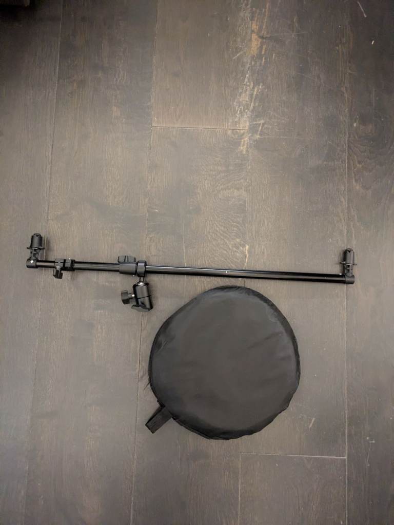 NEEWER Extendable Reflector Holder Arm, Photo Studio Telescopic 27.9” to 47.2”  + refector 60x90 cm