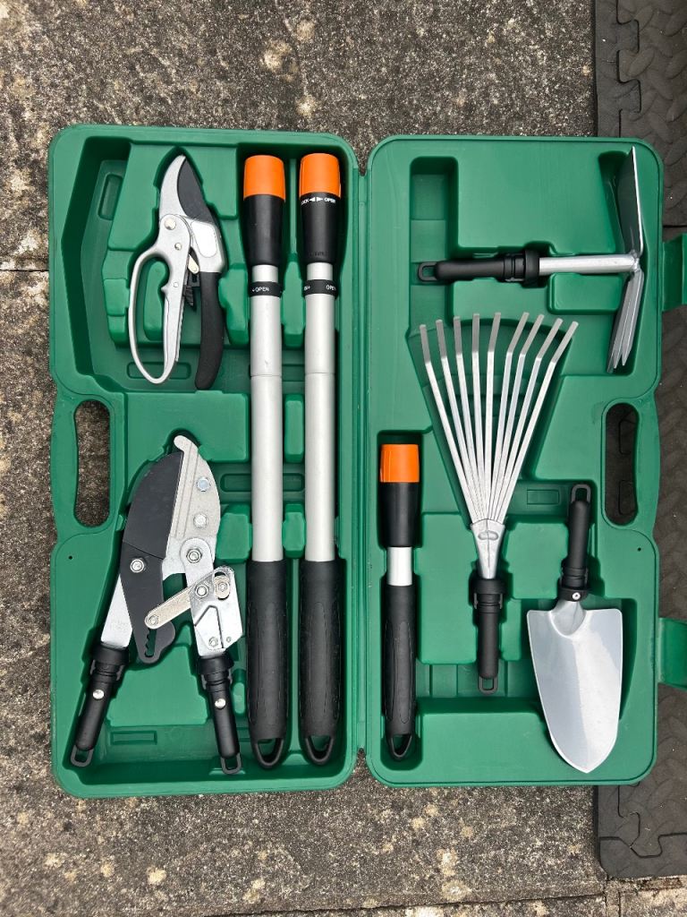 Garden too set brand new in case