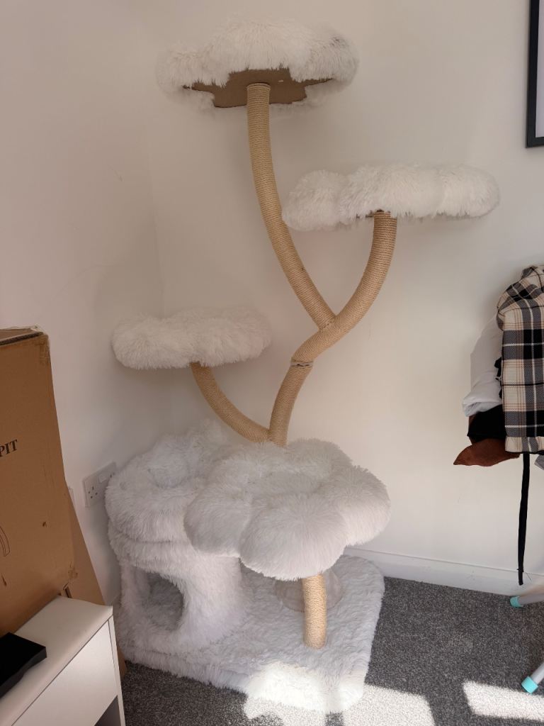 Cloud cat tree 