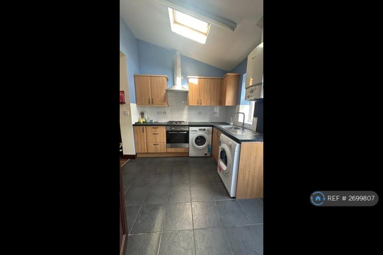 4 bedroom house in Bonnington Road, Leicester, LE2 (4 bed) (#2699807)