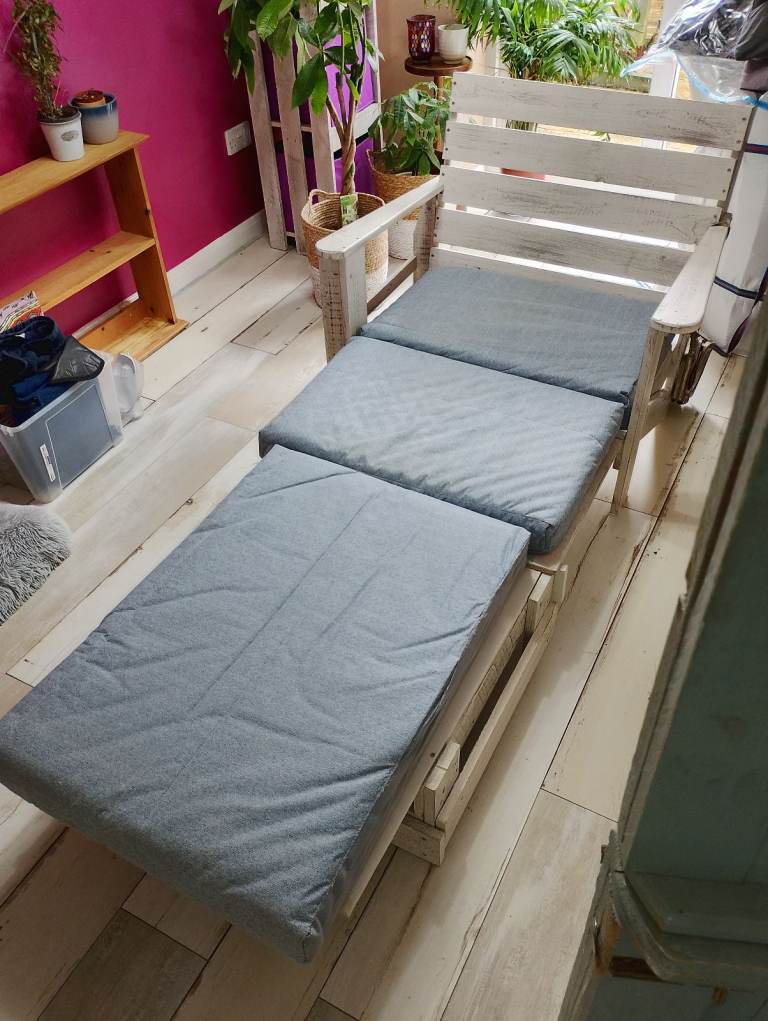 Single futon style bed 