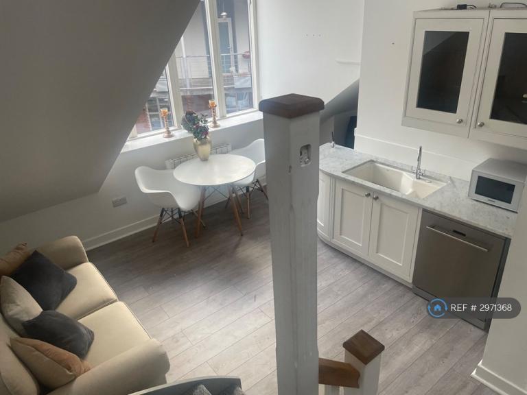 2 bedroom flat in Green Lane, Sheffield, S3 (2 bed) (#2971368)