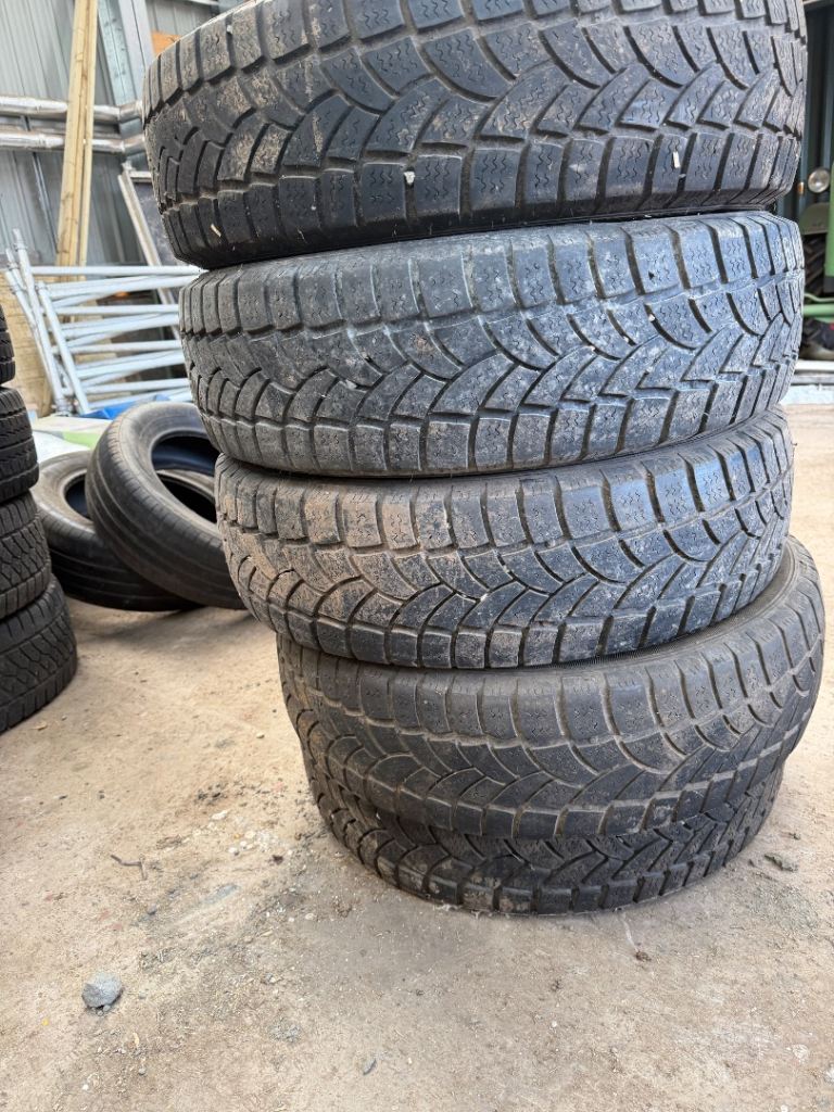 Vredestien Comtrac Winter Tyres bundle
