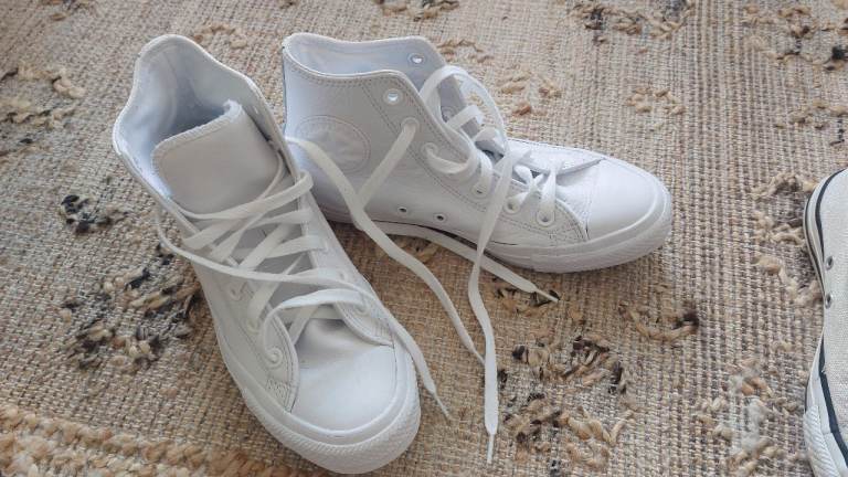 White High-Top Converse – Good Condition