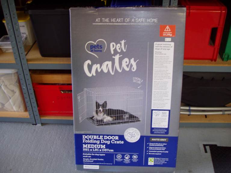PETS at HOME DOG CRATE . Medium Size, Unused.