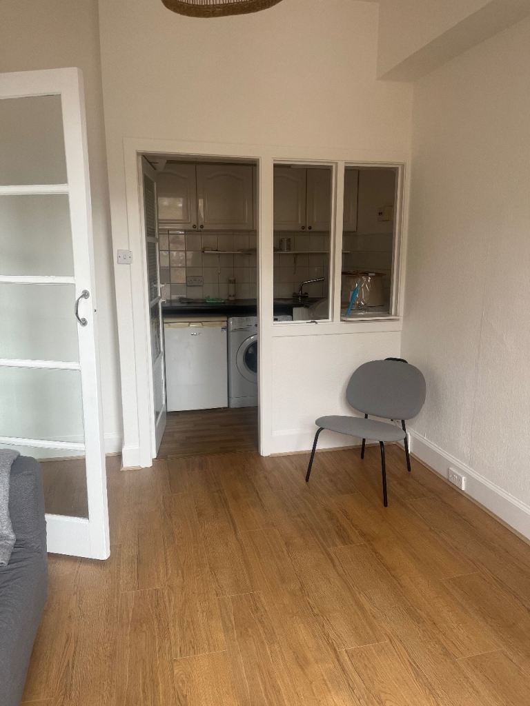 Newly decorated 1 bed property on Albion Road