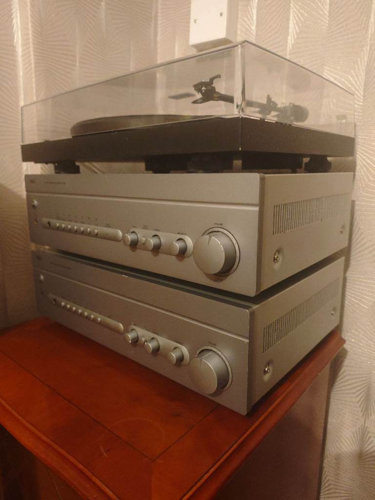 NAD C 352 STEREO INTEGRATED AMPLIFIER  (silver)