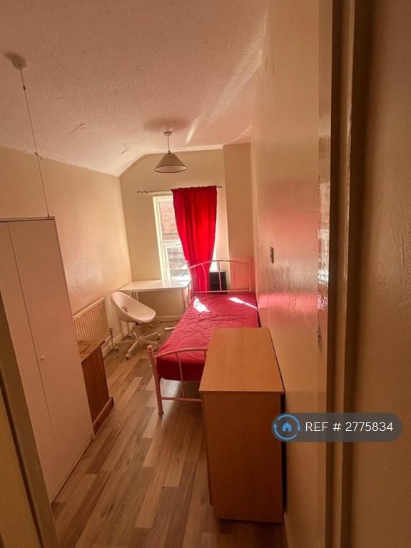 3 bedroom house in Tudor Road, Leicester, LE3 (3 bed) (#2775834)