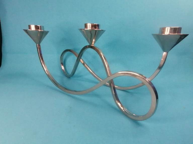 10-inch length and 5,3inch height. Triple Candle Holder In Chrome Metal 1980. 