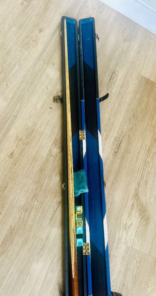 Pool Cue with Scotland themed leather case