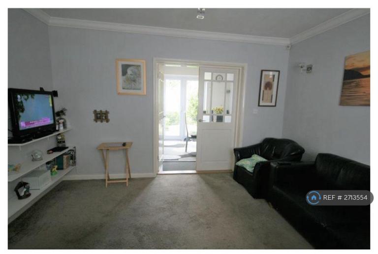 3 bedroom house in Cricklade Avenue, Romford, RM3 (3 bed) (#2713554)