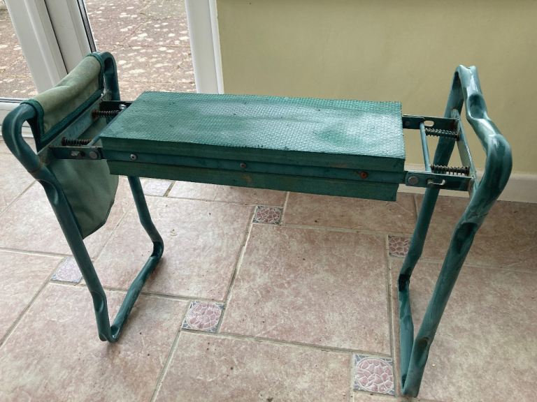 Garden kneeler 