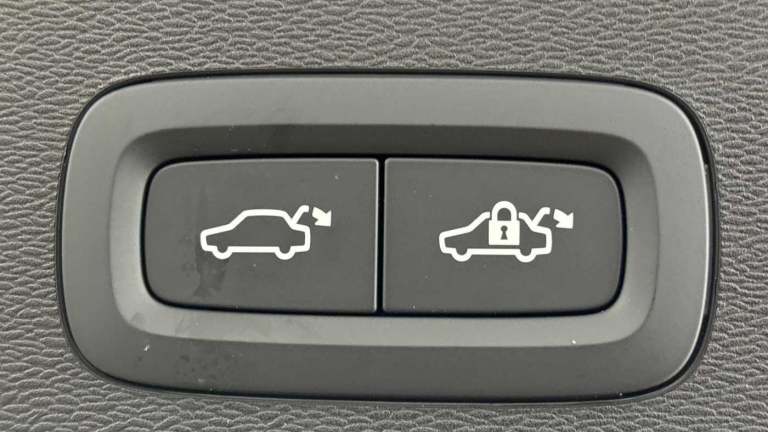 2025 Volvo EC40 Single Motor Extended Range 78kWh Plus SUV 5dr Electric Auto (252 ps) ESTATE Elec...