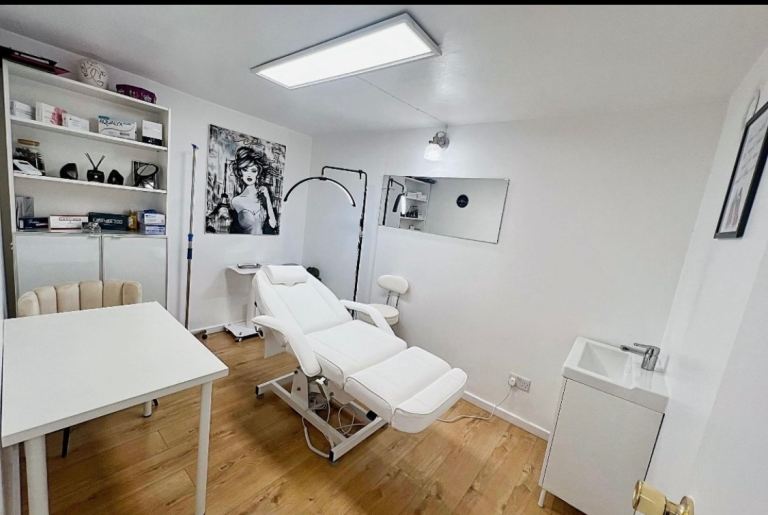 Beauty room to rent