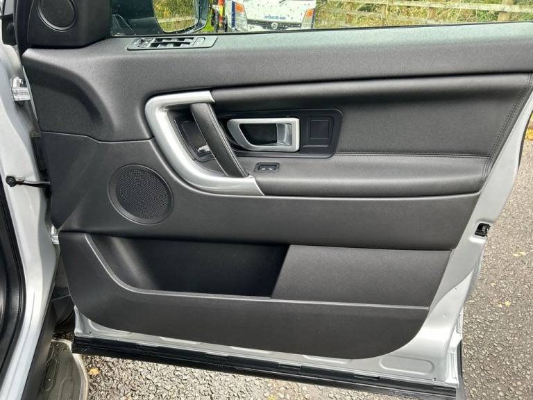 2017 Land Rover Discovery Sport 2.0 TD4 HSE SUV 5dr Diesel Auto 4WD Euro 6 (s/s) (180 ps) ESTATE ...