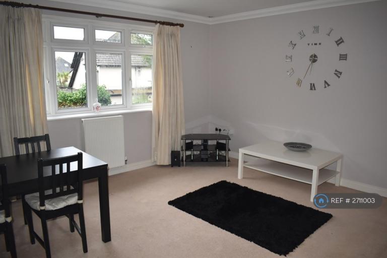 2 bedroom flat in Queens Park West Drive, Bournemouth, BH8 (2 bed) (#2711003)