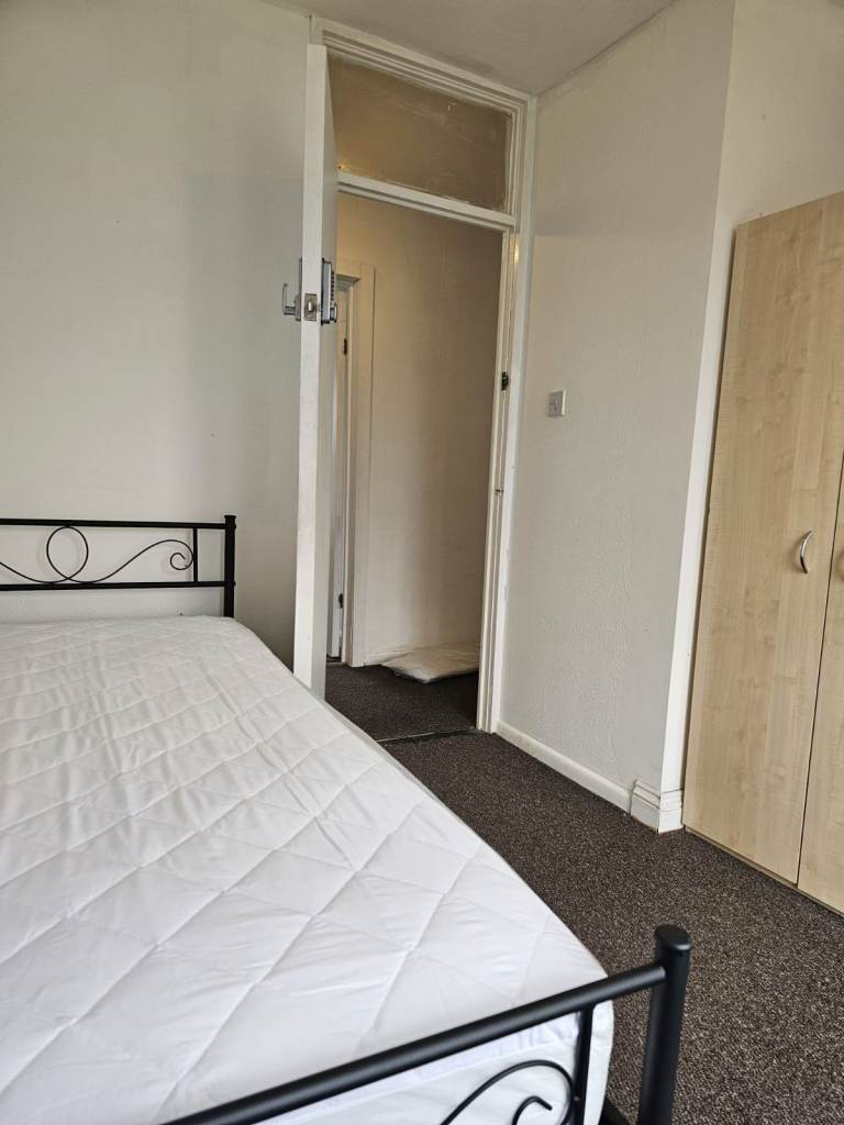 Spacious and Cosy Double Rooms for Rent in - OL12 9EY